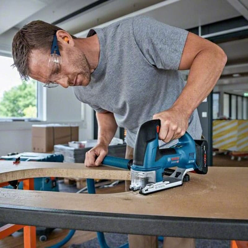 Scie sauteuse sans fil BOSCH 06015B1000 - GST 18V-155 BC + L Boxx