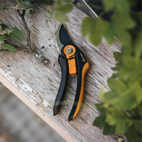 Sécateur bi-matière FISKARS Smartfit Plus 541 24mm