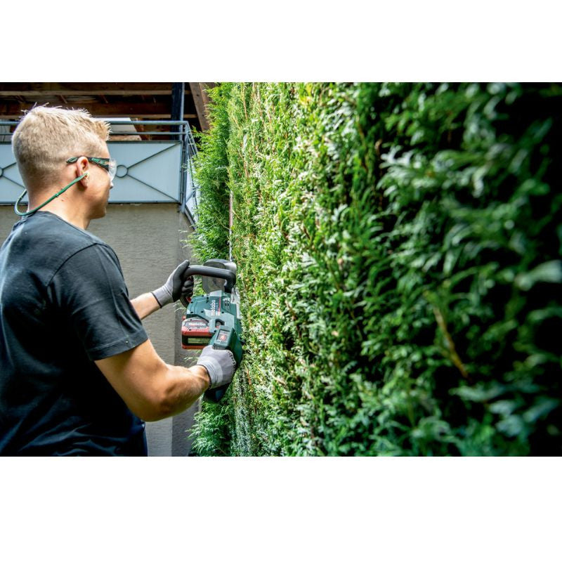 Taille haie sans fil METABO HS 18 LTX BL 65 - 65cm - 18V (vendu sans batterie)