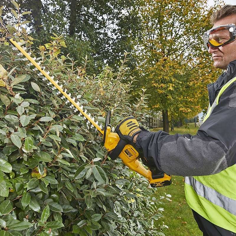 Taille-haie 18V DEWALT DCM563P1-QW avec une batterie 5,0 Ah + Chargeur