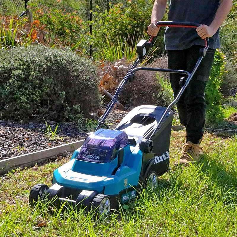 Tondeuse à gazon MAKITA DLM382Z 38cm 2x18V (vendu sans batterie)