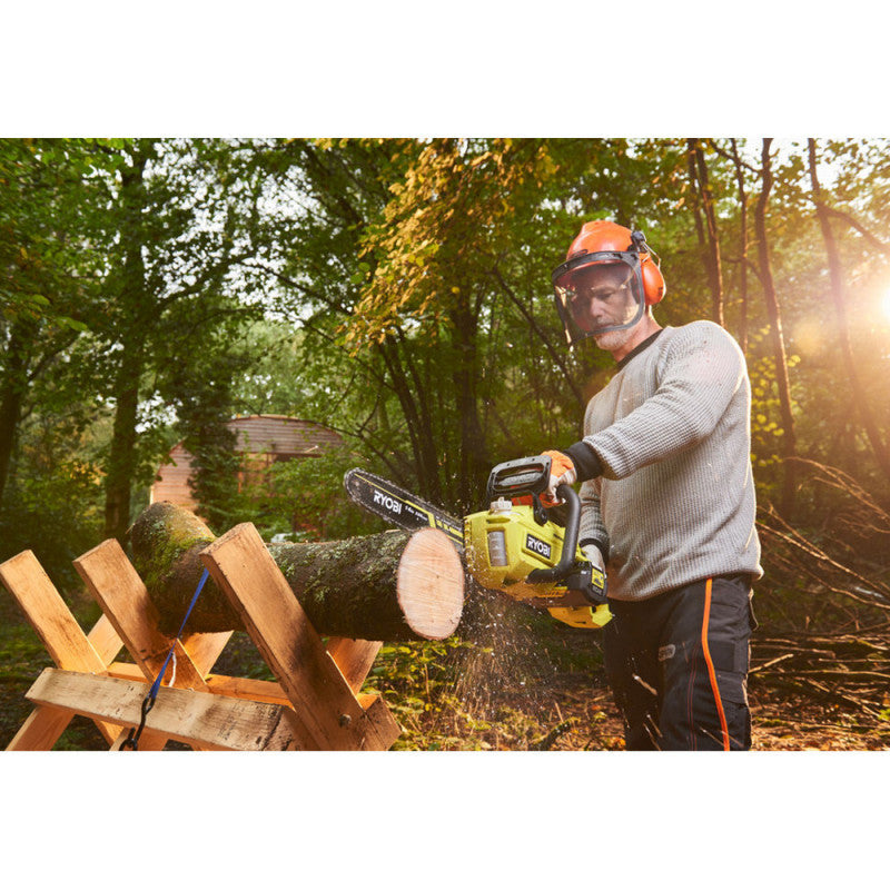 Tronçonneuse Brushless RYOBI RY36CSX35A-150 36V - Guide 35cm - 21 m/s - tendeur sans outil - 1 batterie lithium+ 36V 5,0 Ah et 1 chargeur 1,7 A