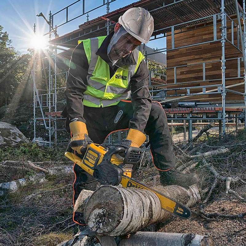 Tronçonneuse 40cm 54V DEWALT DCM575X1-QW avec une batterie 9,0 Ah FLEXVOLT