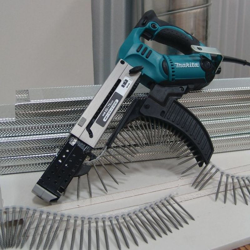 Visseuse à ruban 3000 t.p.m. 470W MAKITA 6844 75 mm en coffret