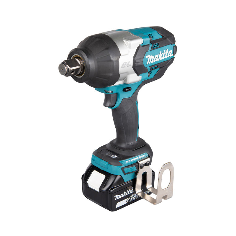 Boulonneuse à chocs LXT® MAKITA DTW1001RTJ avec 2 batteries 5,0 Ah, chargeur DC18RC et Makpac 3