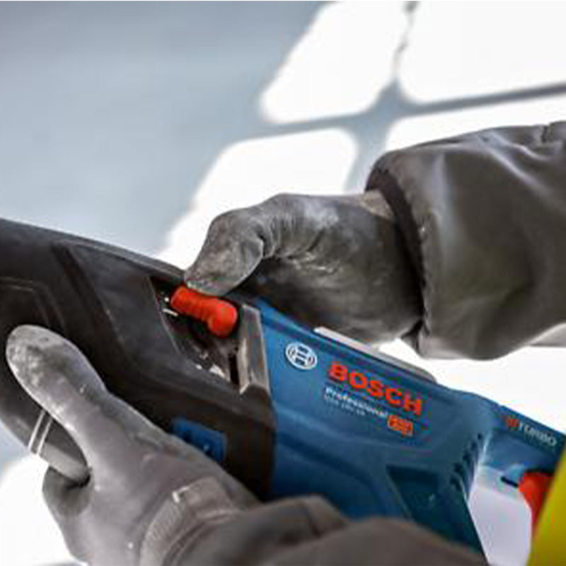 Pack  3 outils 18V BOSCH : GSB 18V-110C + GKS 18V-68GC + GSA 18V-28 + 1 batterie 4,0 Ah (ProCORE) + 2 batteries 5,5 Ah (ProCORE) + GAL 1880CV (L)