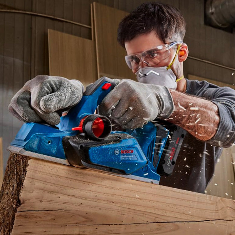 Rabot 82mm 18V BOSCH GHO 18V-26 solo XL-Boxx avec fer de rechange, butée et sac à poussière