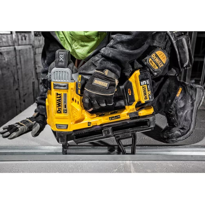 Cloueur béton et acier 18V DEWALT DCN890P1-QW Brushless avec un coffret et une batterie 5,0 Ah18V 5Ah Li-Ion