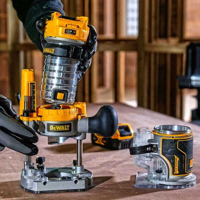 Affleureuse défonceuse XR 18V 5Ah Li-Ion Brushless 8 mm  DCW604P2-QW