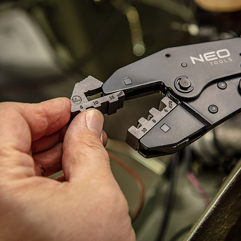 Pince à sertir pour embouts NEO TOOLS 01-506 livré avec 2 matrices