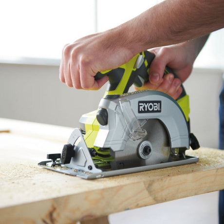 Scie circulaire 18V One+ RYOBI RWSL1801M Ø150 mm - 4700 tr/min(vendu sans batterie)